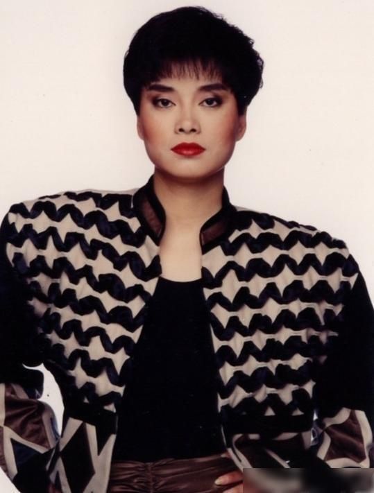  老照片|毛阿敏22岁到57岁的罕见老照片：29张照片，看尽她曲折离奇的一生