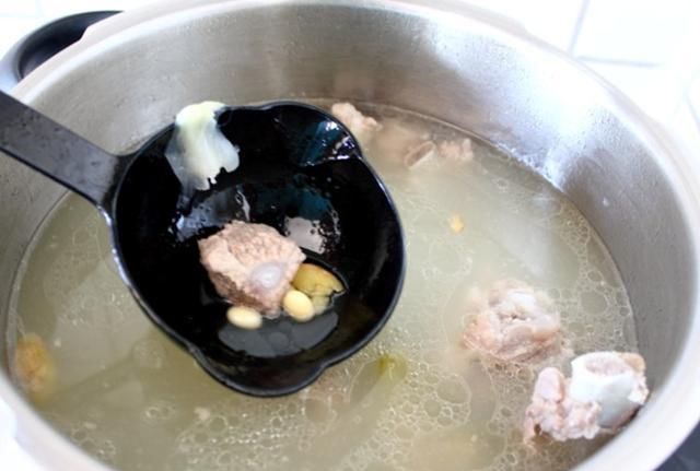  排骨汤|排骨汤怎么做才好喝？学会以下3点，轻松熬出神仙汤