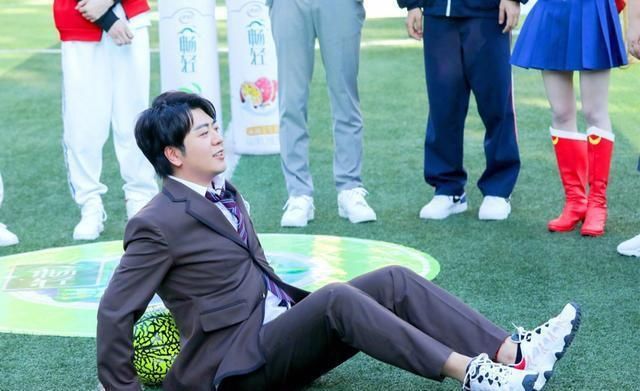  艺术家|郎朗频繁参加综艺节目是为了治愈童年？谁说艺术家没有偶像梦？