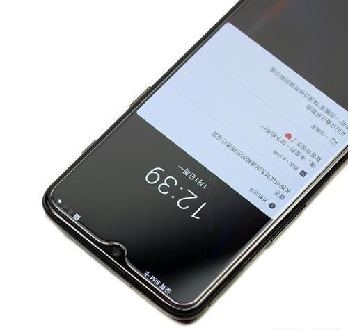  适合|iPhone12抛弃曲面屏，外观复古，成最适合贴膜的手机