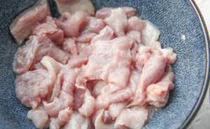 肉片|【川味家常快手菜】麻辣鲜香的爽辣水煮肉片，口水吞了又吞