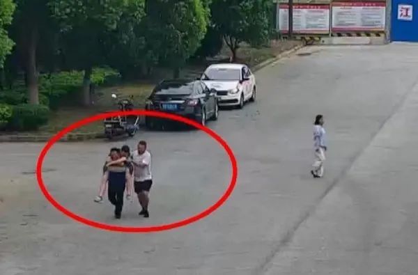  城管队员|大哥！你的西瓜好甜呐！