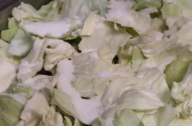 分享|居家分享酸辣腌包菜的好吃做法，香辣入味，甜酸爽口，家人都喜欢