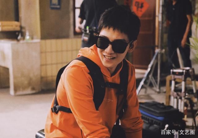  杨洋录|杨洋录综艺戴婴儿帽将自己塞进婴儿车，网友:失传已久的缩骨功?