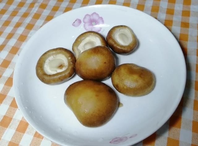  早餐|三伏天的早餐，就馋这碗香菇面，鲜美营养，好吃开胃，几分钟搞定