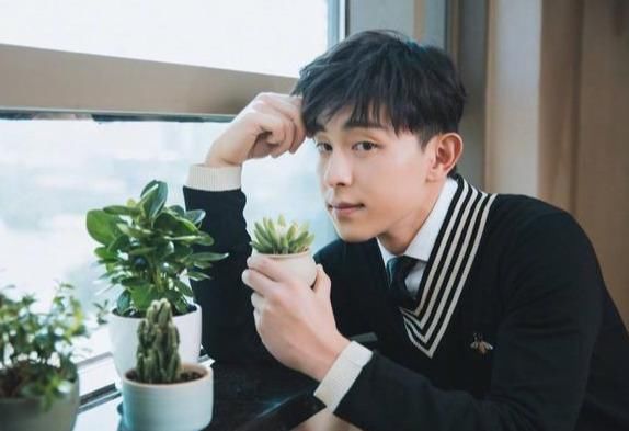  失业|“职业伴郎”失业，国庆这么好的日子，邓伦居然没接到活儿