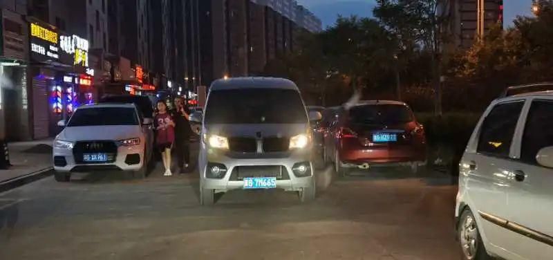 这位|全城搜寻!这位司机的举动,让我们的城市更美丽