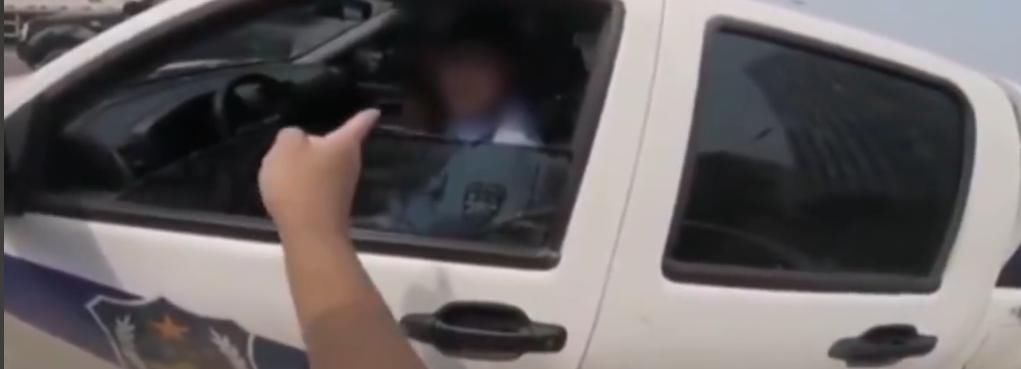  违规|交警被骑摩托车男子举报涉嫌多项违规：打铁还需自身硬