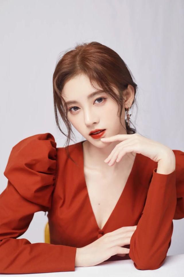 胎毛刘海|你是什么脸型就剪什么刘海，这5款刘海太显脸小了，堪比换头！