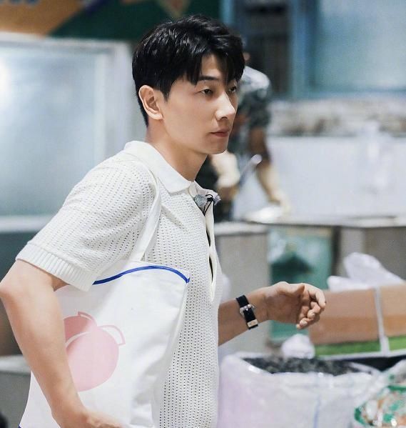  科幻电影|张亮为赵丽颖发声，被邀请为麻辣烫代言，罗志祥黑眼圈让眼霜获利