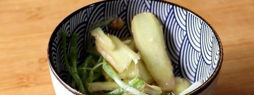  大鱼大肉|茄子别再炒着吃了，教你一种新做法，比大鱼大肉香，做三根不够吃