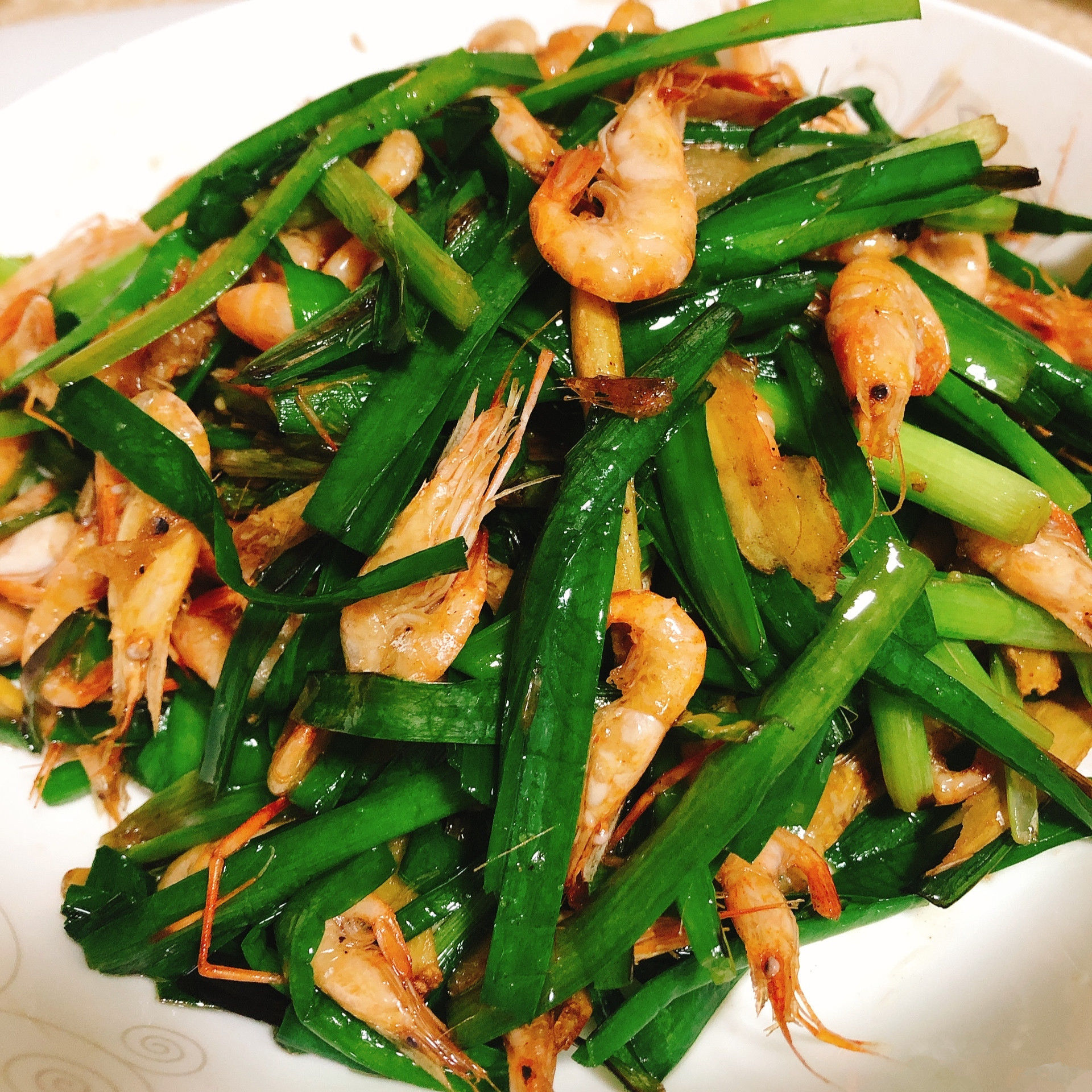 韭菜|香喷喷的韭菜炒虾米,小孩子长身体要多吃,开胃又营养