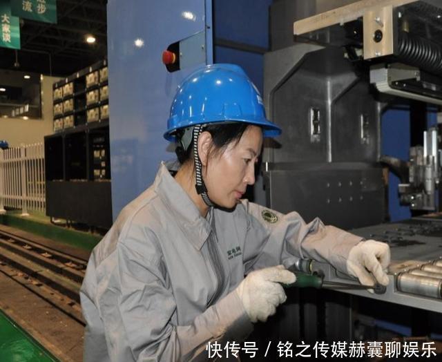操作|脱下工装,这些电网女神竟这么美!