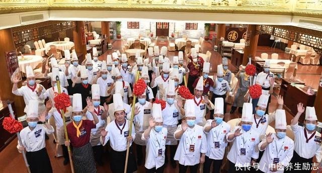 回来|时隔多年,全聚德的“烤鸭第一杆”又回来啦!