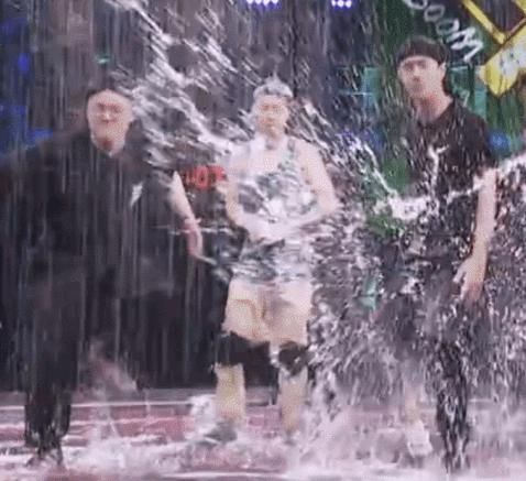  撤退|王一博发现问题照顾大婷，汤乾被冷落尴尬撤退，对陈宇入戏深，舞者大呼可爱