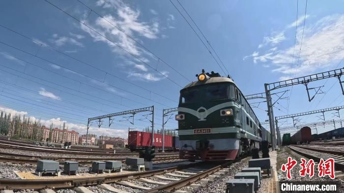 新疆霍尔果斯铁路口岸今年通行中欧（中亚）班列超4000列