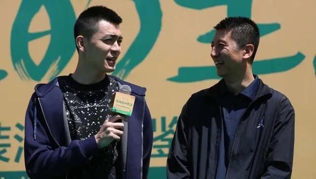  杨鸣|内讧？杨鸣：郭艾伦要改变！郭艾伦：我打得非常非常好，不会改变