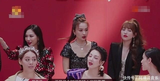  录制|吴昕主持再遭质疑，节目现场玩手机被拍，录制观众吐槽拖后腿