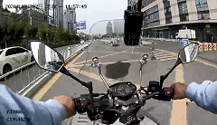  交警|杭州一男子从5楼跌下满头是血，紧急时刻，交警一路开道，原本要花20分钟的路只用了5分钟