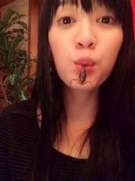  宋茜|鹿晗火锅涮葡萄、宋茜吃鱼眼、郑元畅吃手纸，明星们的菜单好奇怪