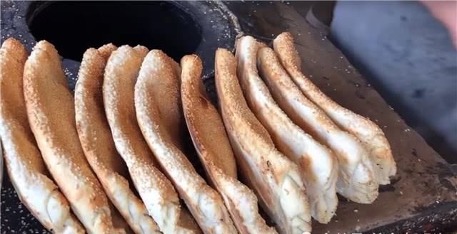 小吃|大叔街头卖“平民”小吃,1元一个分量足,食客吃过就忘不了