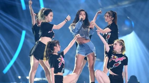  明明|尴尬！明明都是“超女”出身，当年的亚军已是导师，而冠军却仍是选手