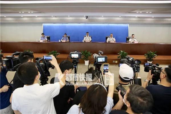  人体|丈夫杀害妻子并分尸，38车粪水内发现人体组织！?抓捕视频曝光