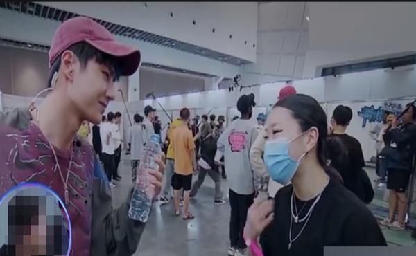  生硬|王一博上节目被安排，暴露演技生硬，还有很强报复心理？