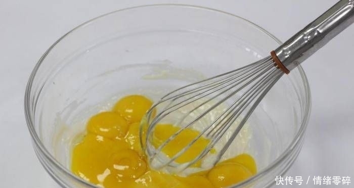 搅拌好|浮云卷:蛋糕可以在家里做,味道超嫩!