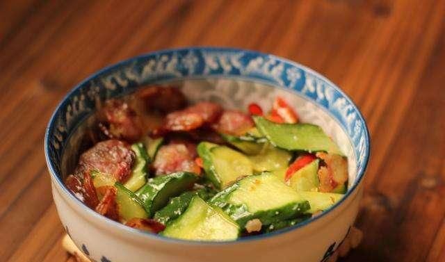  黄瓜|教你家常好吃的腊肠炒黄瓜，营养美味能解馋，上桌一盘根本不够吃