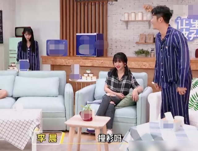  这次|睡衣撞衫，李晨尬到说不出话，谁注意郑爽？这次情商终于在线了