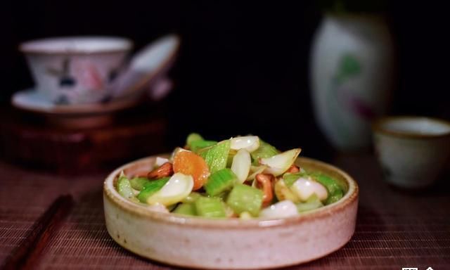  错过|秋天，饮食要以清淡养生为主，这道菜健康又鲜香，大家不要错过