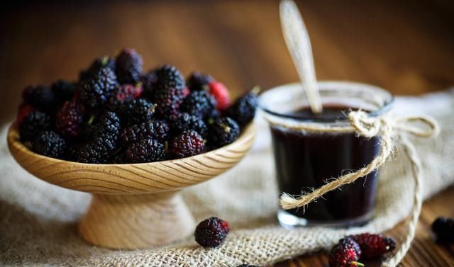  酸甜|在炎热的三伏天里，吃点自制的桑葚果酱，酸甜可口又能提高食欲