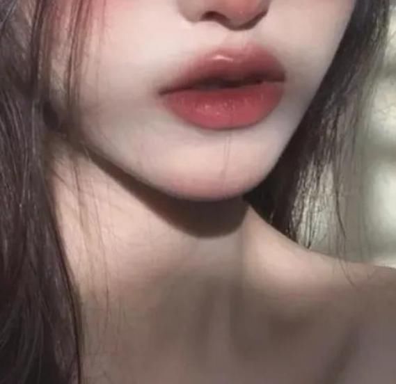 恶习|女孩子想变“樱桃唇”,3个恶习趁早改,否则“火锅嘴”没人爱