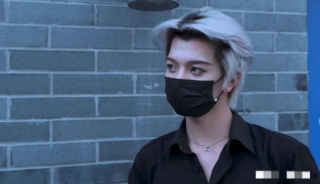  模样|七鹤大人终于爆发了，厌烦“鸭嘴兽”公开晒出男神照，看清模样后，网友懵了