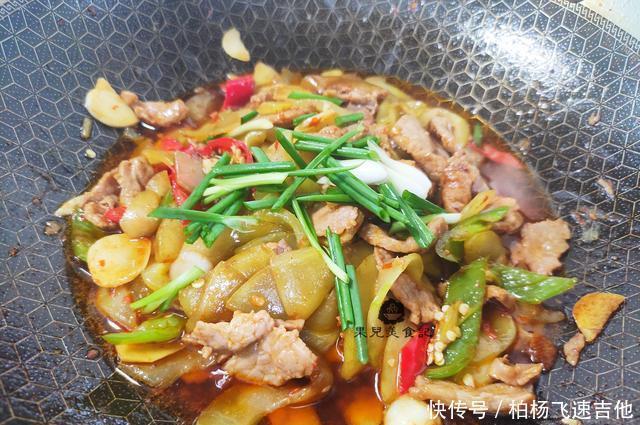 下饭|秋天,遇到此菜别错过,2块钱一斤,营养美味,炒肉吃很下饭