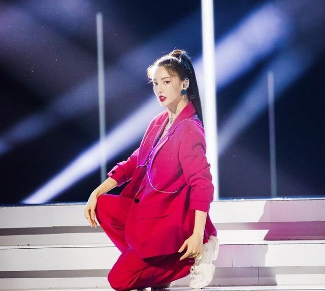  金晨|《浪姐》三公，张含韵跳非洲舞嗨翻全场，金晨不到最后不上绝活？