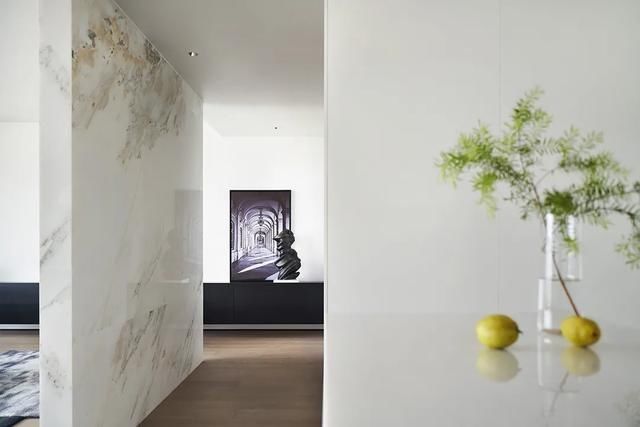  成都|成都 240 m2 极简大平层，兼顾自由与温暖的家