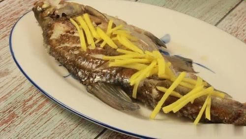  看似|清蒸武昌鱼，看似简单技巧很多，掌握这些要点，鱼肉鲜美嫩滑解馋