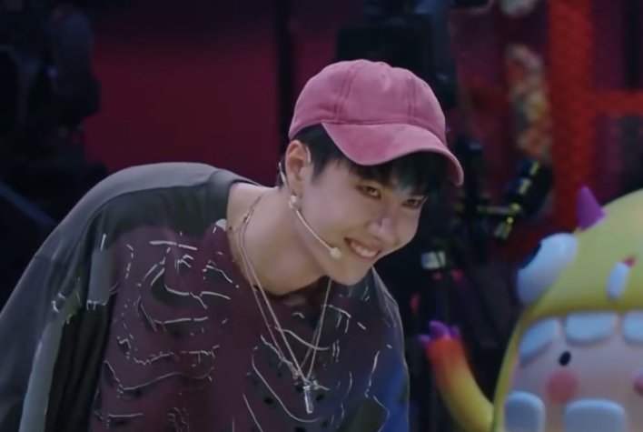  识破|《这就是街舞》玩指压板，王一博试图作弊被识破，坏叔叔又出损招