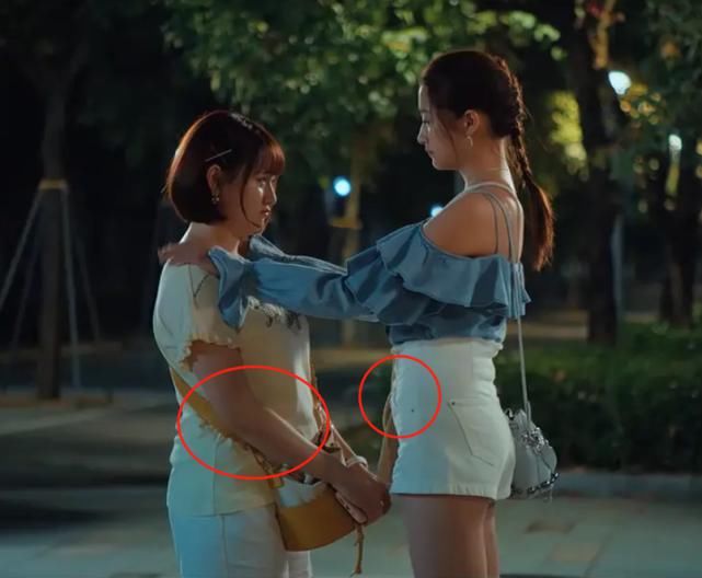  短裙|《二十不惑》关晓彤穿短裙侧身站，“小肚腩”成功抢镜，顿时释怀了