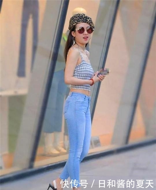 个性|街拍：美丽动人的小姐姐，独特的穿衣搭配，穿出自己的个性！