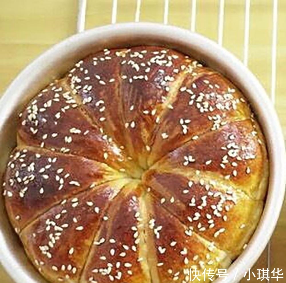 面包|4个鸡蛋, 2杯面粉, 不用烤箱, 做松软可口的面包, 学会不用买了