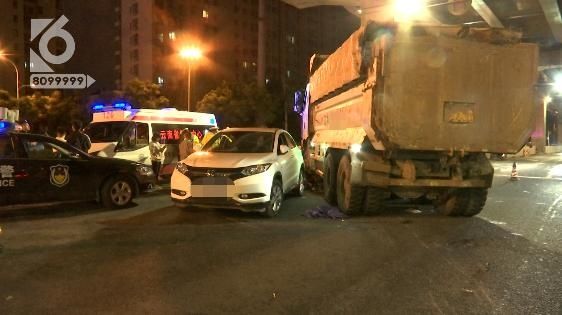  相撞|南二环下层发生一起三车相撞事故，又1人命丧渣土车轮下