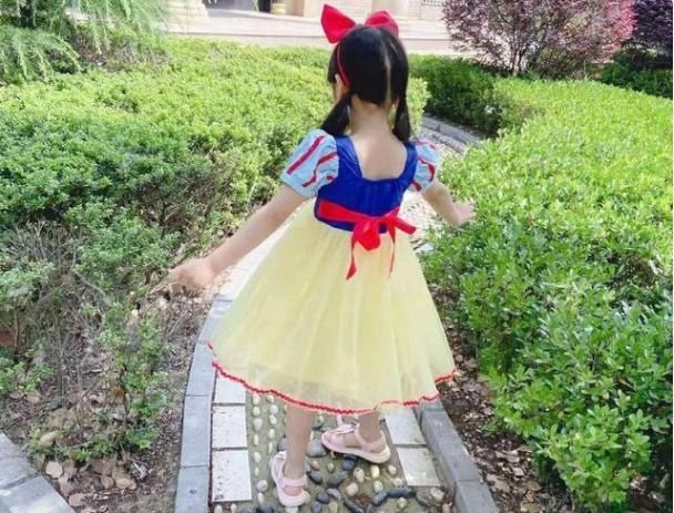  尽量|幼儿园老师建议：尽量别让女孩穿裙子上学，给出的理由很中肯