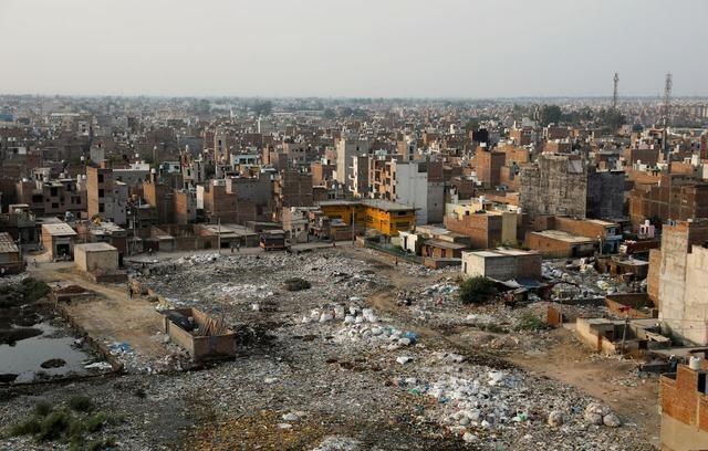  艰难|印度首都医疗废弃物暴增成患 拾荒者冒着染疫风险艰难求生