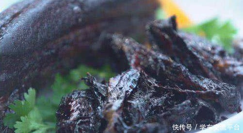 家都知道|存放30年的“臭猪肉”,看着像树皮,当地人却轻易都舍不得吃