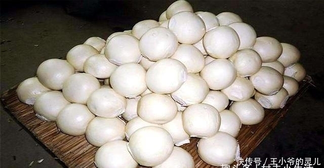 保鲜袋|保存馒头不要直接放冰箱,教你一招,放半个月也不发霉,不干硬