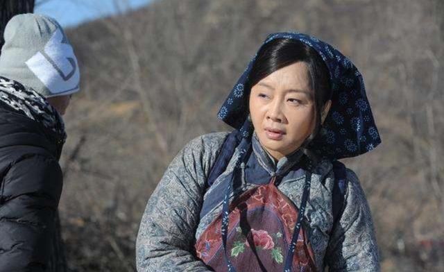  丈夫|《红海行动》的制片人，退居幕后捧红丈夫，却换来一纸离婚书