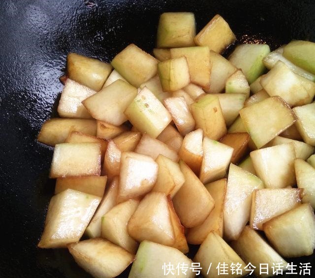 家常|冬瓜烧粉条,很健康的一道家常美味